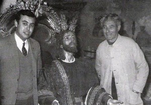 El imaginero Pineda Calderón con el Cristo de la Oración en el Huerto